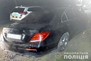 Побили та прив’язали до дерева: під Києвом біля банкомату вкрали чоловіка та вивезли в ліс