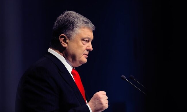 Порошенко прийшов на допит