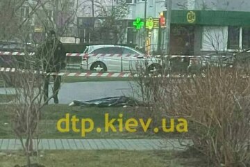 У Києві пенсіонерка випала з 9-го поверху та загинула на місці