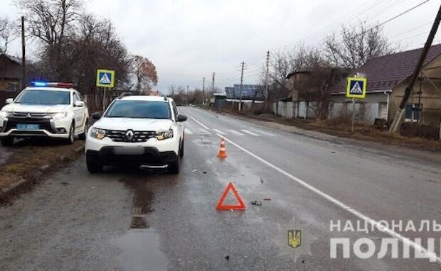 На Київщині водій легковика на смерть збив жінку