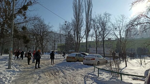 Київську школу евакуювали через повідомлення про мінування