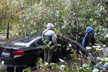 У Київській області через негоду одна людина загинула і двоє травмовані — КОВА