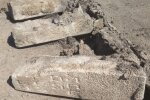 У Богуславі, що на Київщині, знайшли бордюри з єврейських надгробків (фото)