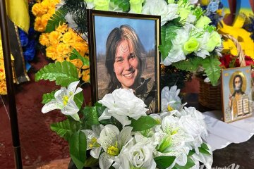 Остання шана воїну світла: на Байковому кладовищі проводжають пілотку БПЛА Лану Чорногорську