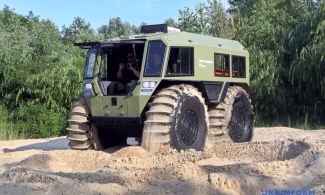 У Києві презентували всюдиходи «Богун-2», які передають для херсонських ДСНС