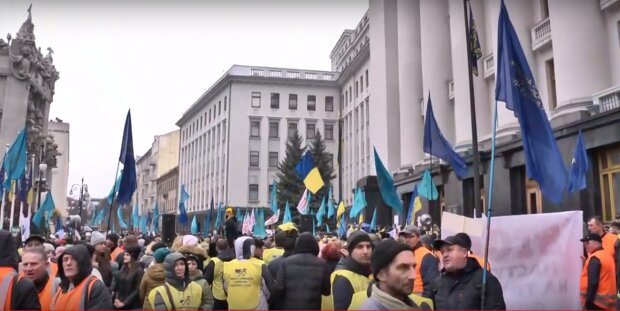 Біля Офісу Президента працiвники Укрзалізниці протестують проти ii реформування