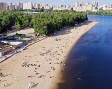 Названо київські пляжі, безпечні для купання