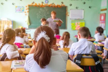 У Києві перестали приймати дітей до перших класів