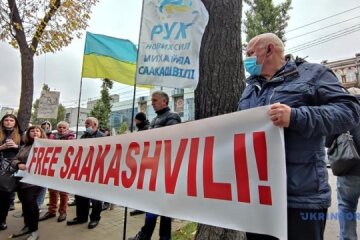 Прихильники Саакашвілі у Києві пікетували посольство Грузії