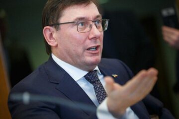 Луценко потролив “слуг народу”: “Курси у Трускавці не закінчував”