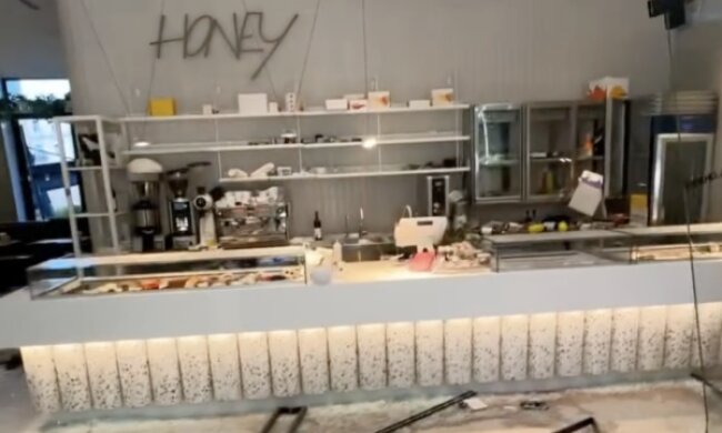 У Києві внаслідок обстрілу майже повністю зруйноване кафе-кондитерська Honey