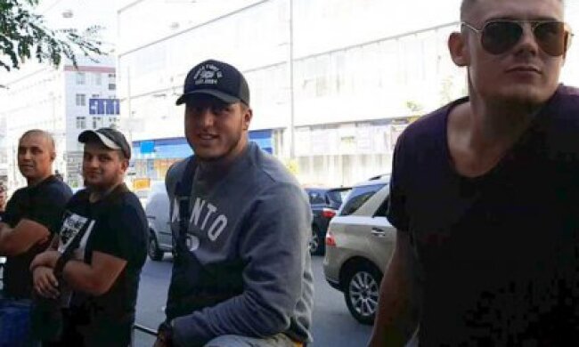 Під ДБР приходили “тітушки” Кононенка – ЗМІ