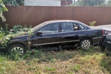 Під Києвом знайшли покинутим рідкісний австралійський седан Holden Caprice