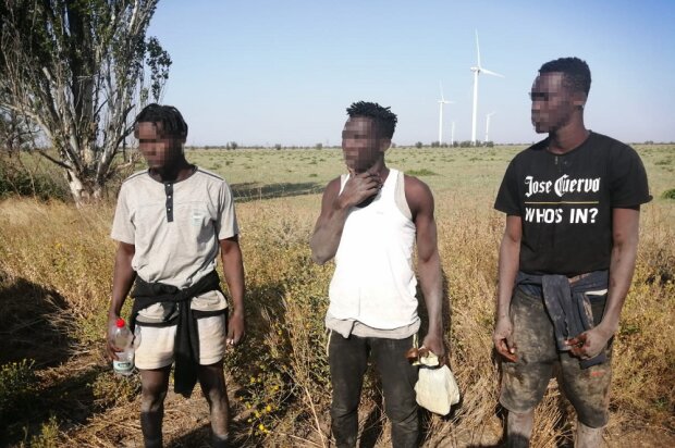 Добирались до берега на рятувальному крузі: затримали трьох «мандрівників» з Африки