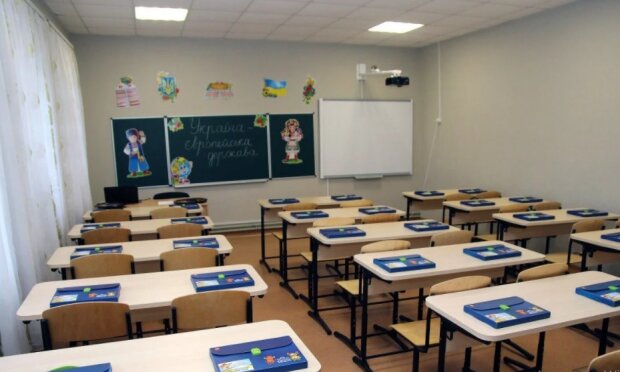 У Києві педагога, яка захищала від побиття хлопчика з інвалідністю, звільнили зі школи
