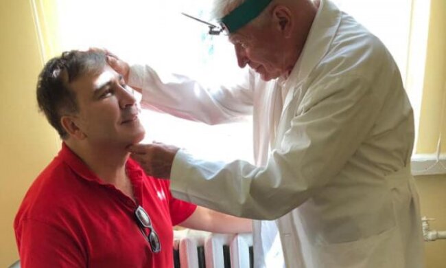 Готовий захищати Україну з автоматом: Саакашвілі став на облік у воєнкоматі