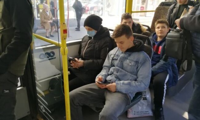У Києві транспорт не для всіх школярів буде безкоштовним: кому доведеться платити за проїзд