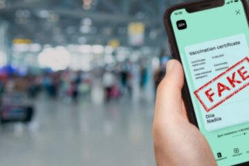 Лікар з таксистом продавали підроблені COVID-сертифікати в Києві