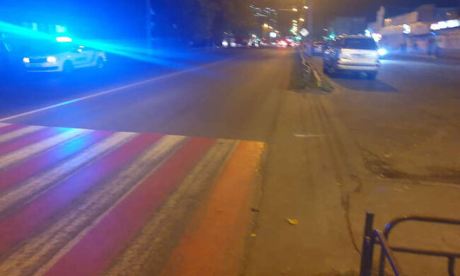 Під Києвом автомобіль збив дитину на переході і водій втік з місця ДТП
