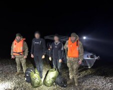 Заплив у гідрокостюмах: киян-плавців перехопили посеред Дністра — ДПСУ