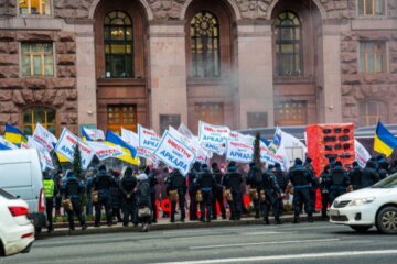 Інвестори “Аркади” вийшли до стін Київради: вимагають вирішити земельне питання і добудувати три ЖК