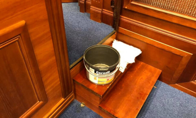 У Київраді почав протікати дах