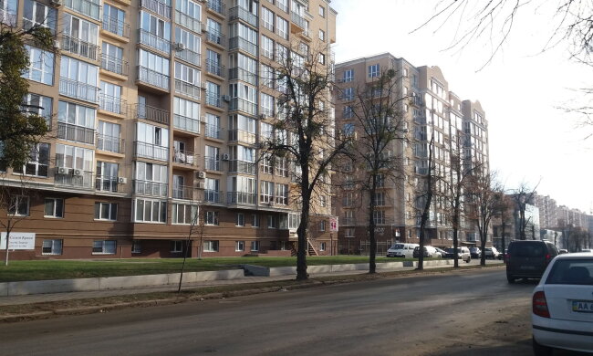 Квартири, що роздавали Зеленський та Кличко постраждалим від вибуху на Позняках, – від ЖК, який будується в Феофанії незаконно