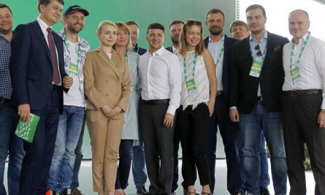 Майбутні депутати від “Слуги народу” пройдуть курс навчання в Київській школі економіки