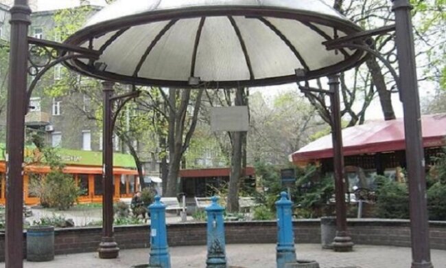 На Ватутіна відкриють модернізований бювет з системою антилід та пандусом