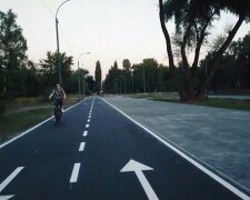 В київському парку Муромець влаштовують велосипедну доріжку