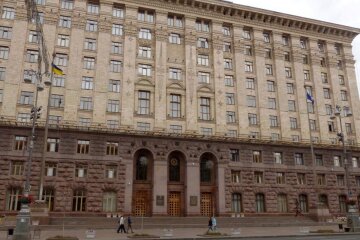 В столиці замінували будівлю КМДА: чиновників евакуюють (фото)