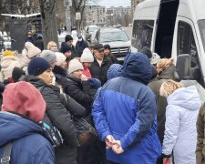 Київські волонтери евакуювали жінок і дітей з Києва до Львова