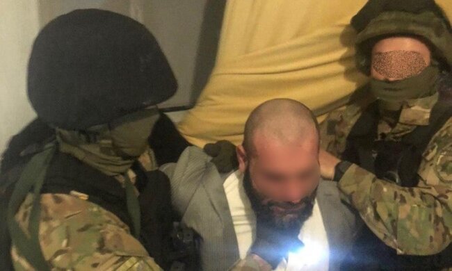 В Києві зі штурмом затримали росіянина, який погрожував підірвати багатоповерхівку (відео)