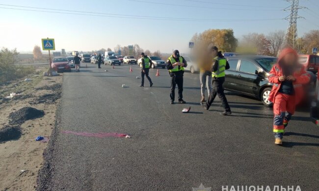 На трасі Київ—Чернігів автомобіль збив 45-річну жінку