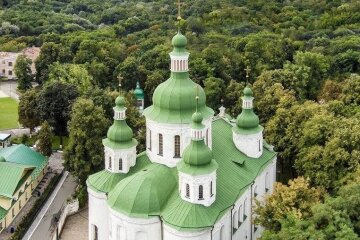 Суд заборонив скандальне будівництво ЖК біля Кирилівської церкви в Києві