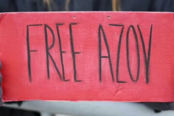 У Києві провели акцію "Free Azov", аби нагадати за полонених захисників "Азовсталі", які вкотре не включаються в обмін