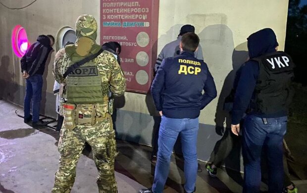 На Печерську намагались вбити главу міжнародного наркокартелю: кілерів затримали в Одесі