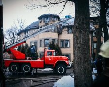 На київському Виноградарі загорівся будинок для людей похилого віку