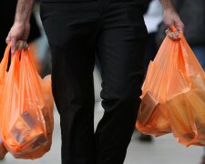 В Україні починає діяти другий етап заборони пластикових пакетів