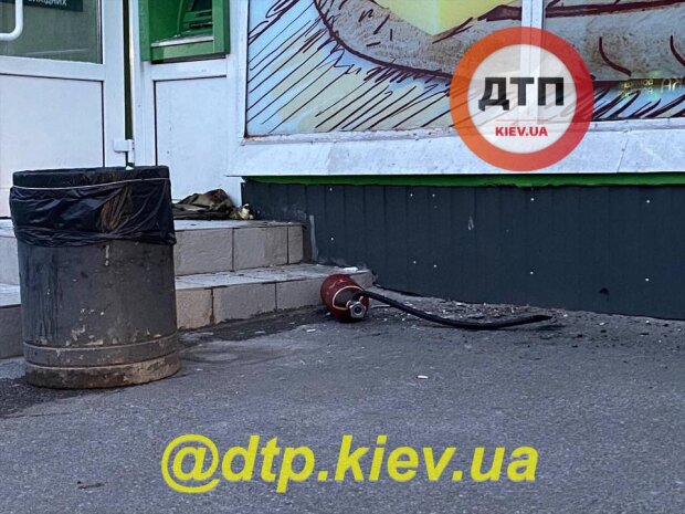 Співробітник «ПриватБанку» підірвав київський банкомат