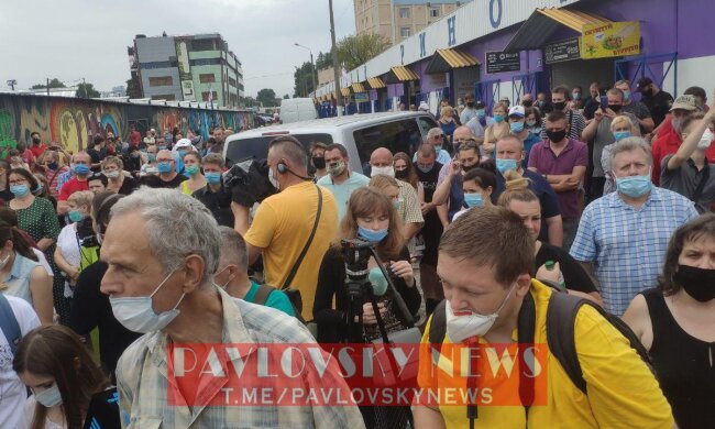 Не вірять владі: на книжковому ринку Петрівка протестують проти його зносу (відео)