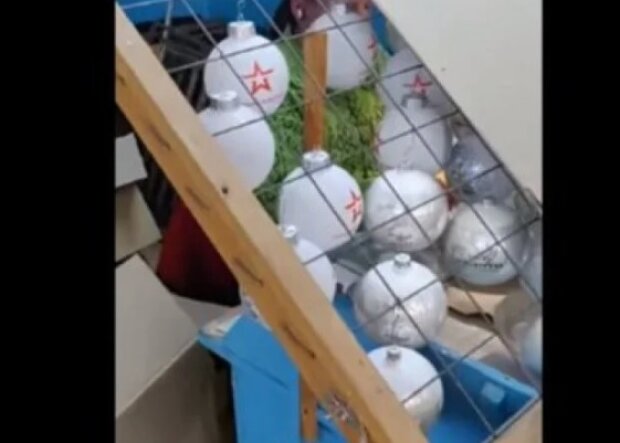 На Київщині виробляють ялинкові кульки з логотипом армії РФ (відео)