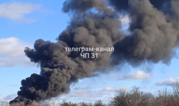 У російському Бєлгороді повідомляють про вибухи та сильну пожежу