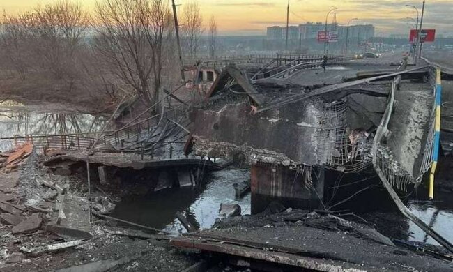 Підірвали три мости через річку Ірпінь