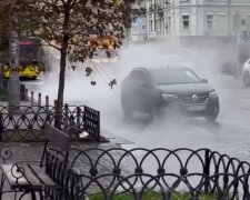 У Києві на Великій Васильківській, поблизу НСК "Олімпійський", відбулась аварія на тепломережі