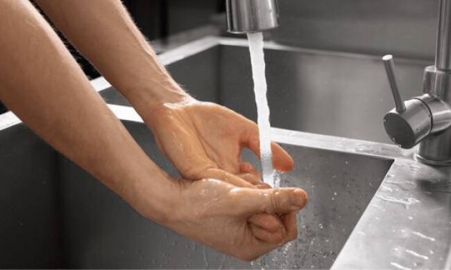 Київ після обстрілів: Лівобережжя без води, а в будинках замерзають батареї