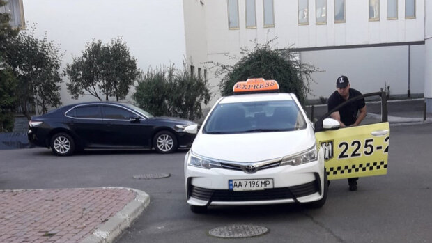У Києві таксист побив іноземку похилого віку (відео)