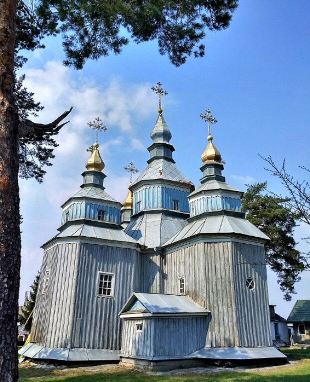 На Київщині намагаються врятувати 300-річний дерев'яний храм, який зіпсували "господарі" з УПЦ (МП)