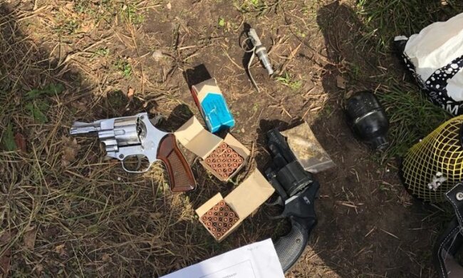 В одній з квартир у будинку, що вибухнув на Позняках, знайшли склад боєприпасів