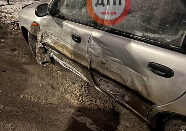 Нічний таран у Києві: п’яний пом’яв кілька авто і звалив усе на дівчину